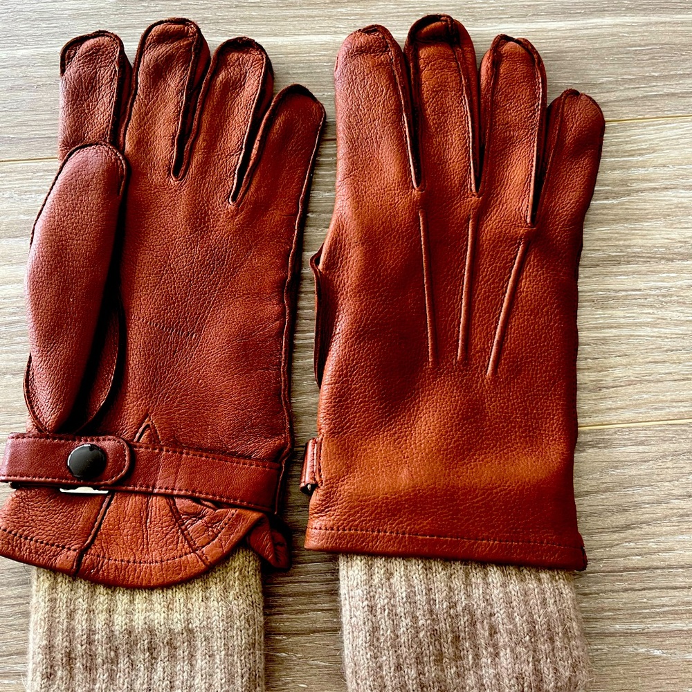 Never-worn brown leather gloves with wool inserts.
